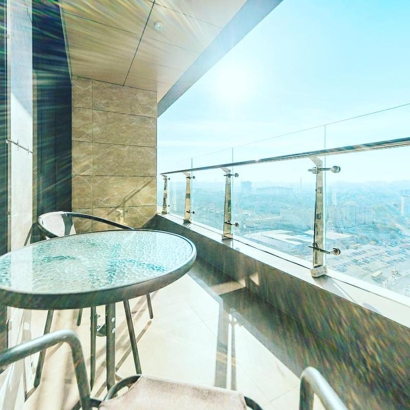 1 Room 60M2 Center Of Obolon Near River Side. With Terrace. 22 Floor Kiev Exterior foto