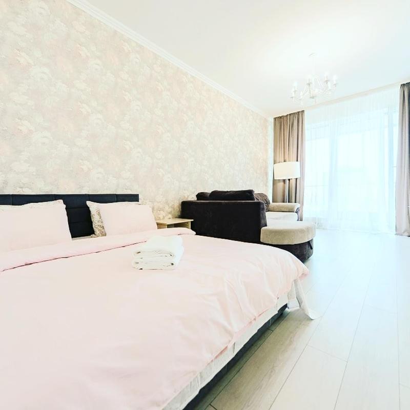 1 Room 60M2 Center Of Obolon Near River Side. With Terrace. 22 Floor Kiev Exterior foto
